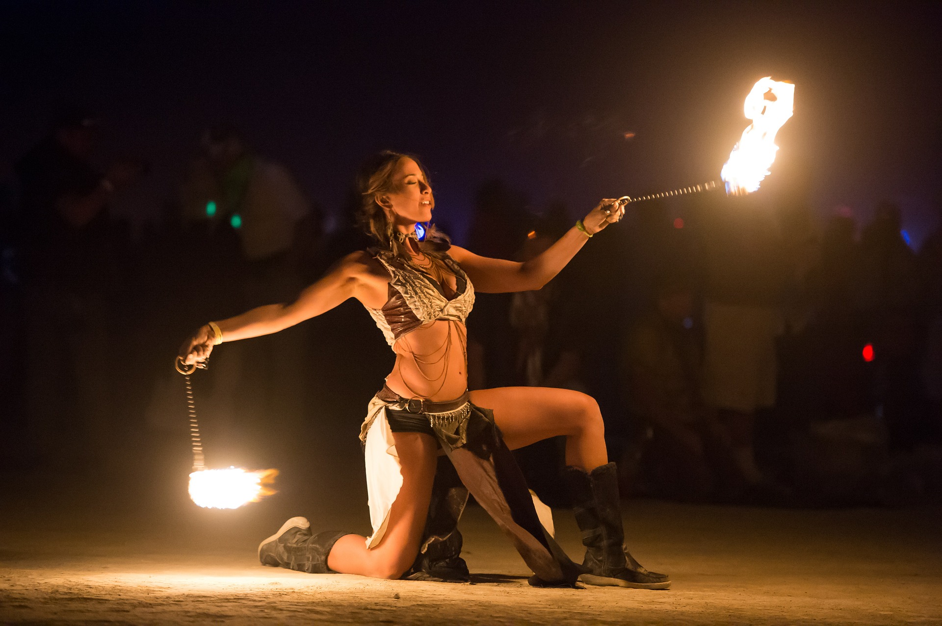 fire-dancer-558255_1920